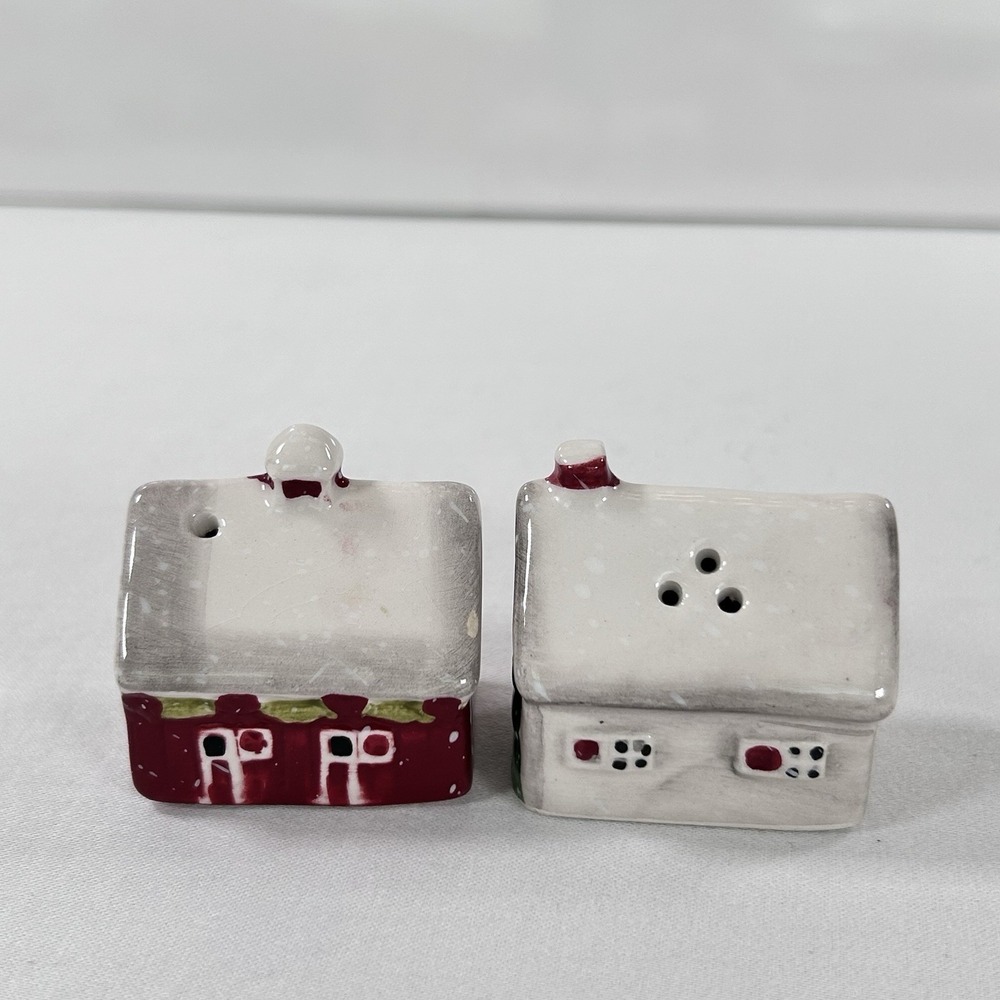 Cottage House Barn Salt Pepper Shakers Set Christmas Snow Winter Ceramic Vintage - Picture 4 of 9